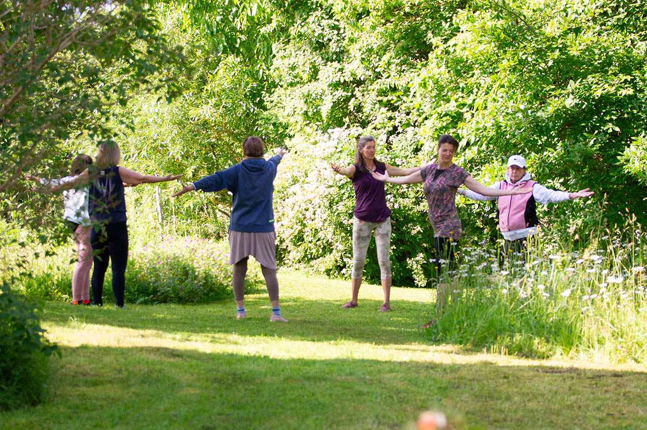 Lützelhuus Yoga im Garten 05-06-2024